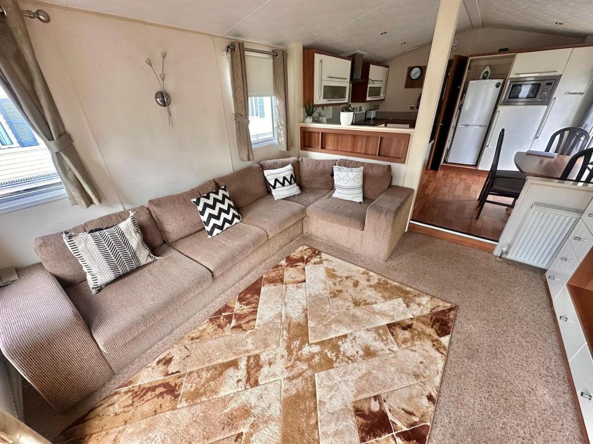 2-bedroom Caravan In Uddingston, Glasgow Chalet *