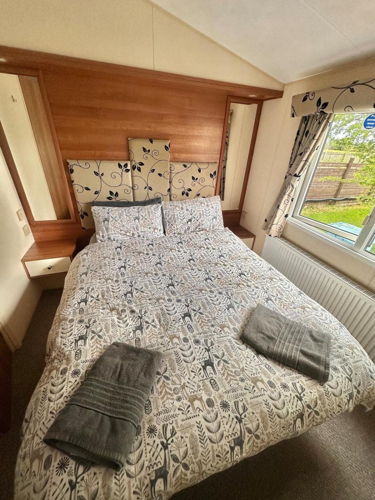 Chalet 2-bedroom Caravan In Uddingston, Glasgow Uddingston